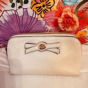 Coach Turn lock chalk Bow Cosmetic Case